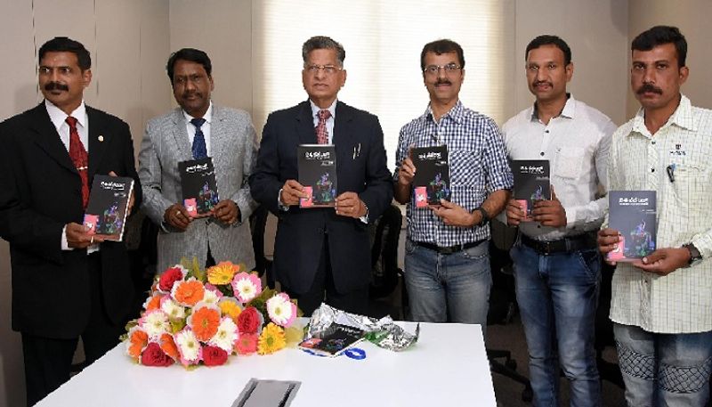 lokayukta P Vishwanath shetty releases the Book By Lokayukta Constable in suvarna news kannada prabha office