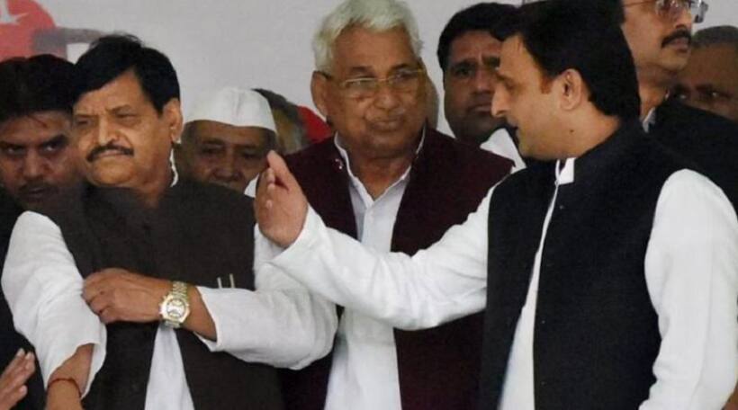 बागी चाचा शिवपाल की विधायकी छिनेंगे अखिलेश