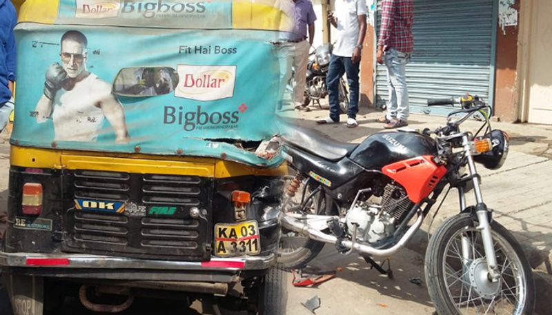 Parking at no parking zone: Motorist crashes into illegally parked auto