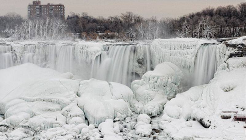 Niagara falls turns into winter wonderland as it completely freezes over