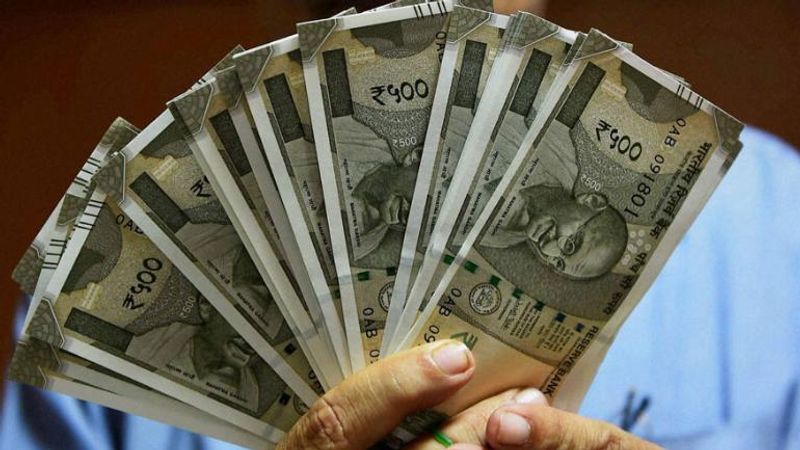 Case registered against 2 Income Tax officials on bribery charges; crores recovered in raids