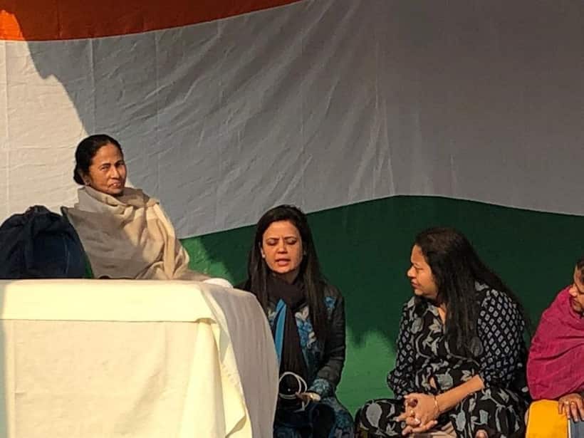 कोलकाता बना राजनैतिक अखाड़ा, सीबीआई मामले में ममता का धरना शुरू, विपक्षी दलों ने दिया समर्थन