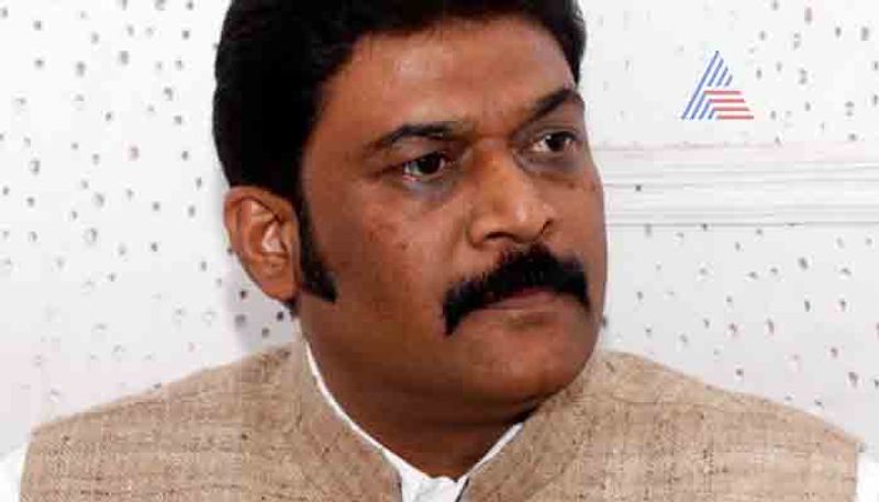 Minister Anand Singh Did not Respond Farmers Problems