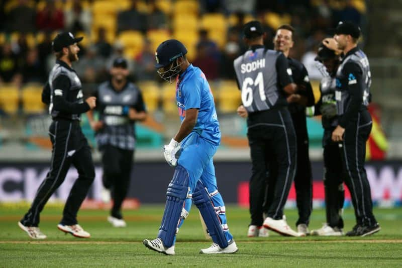 India vs New Zeland Fans disappointed with Rishabh Pants dismal show in Wellington T20I