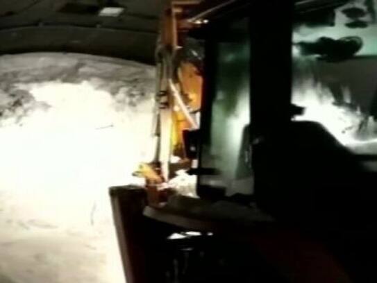 avalanche in jammu and kashmir 6 policemen missing