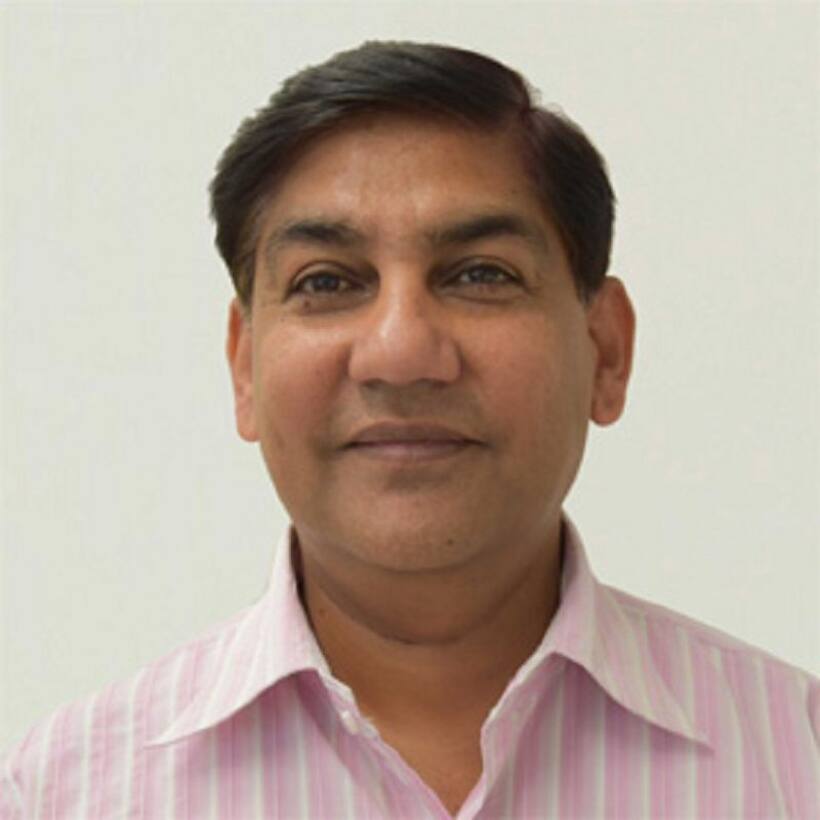 जानें कौन हैं धीरज श्रीवास्तव, जो अब बनेंगे प्रियंका के ओएसडी
