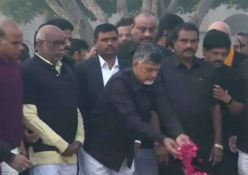 नायडू बैठे दिल्ली में धरने पर ,विशेष राज्य के दर्जे की मांग