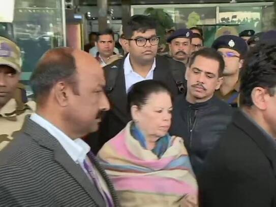 Robert Vadra with Mother In Jaipur For Questioning In Money Laundering Case