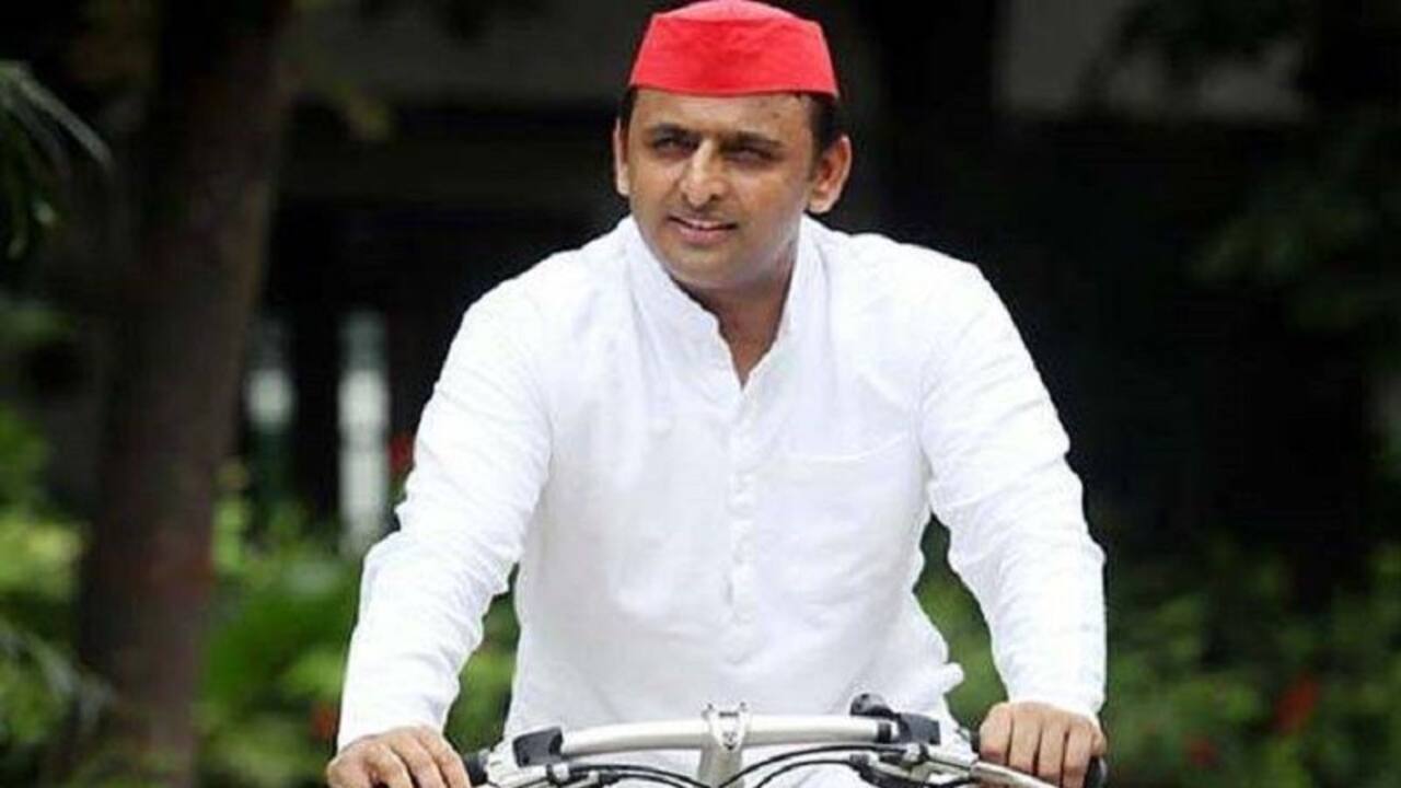 जानें लखनऊ में क्यों रोका गया अखिलेश का प्लेन, राजनीति शुरू