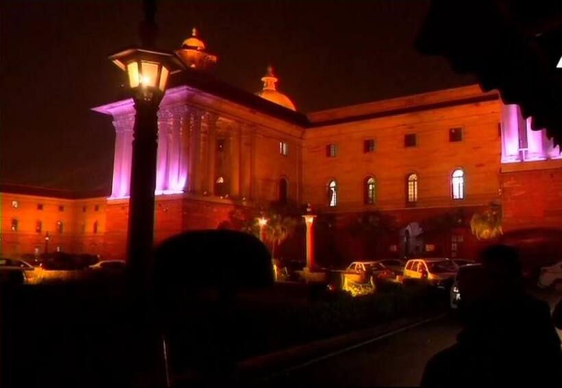 पुलवामा हमलाः बॉर्डर और एलओसी शांत, दिल्ली में सरगर्मी और पाकिस्तान में घबराहट बढ़ी