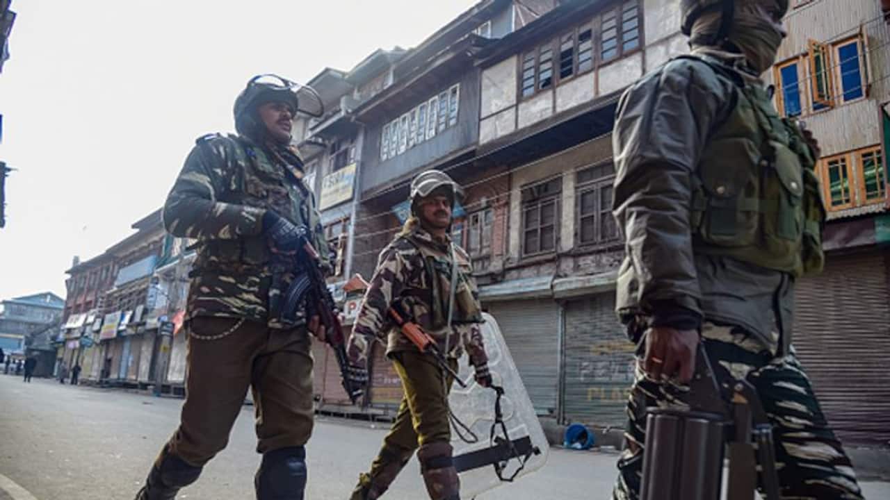 पुलवामा हमले के बाद सरकार का बड़ा फैसला, अब  जम्मू-कश्मीर में सभी जवान हवाई सफर करेंगे