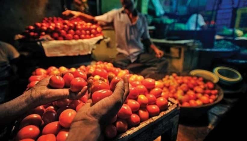 पाकिस्तान का जायका बिगड़ा: टमाटर को तरसे लोग, 150 रुपये किलो तक पहुंचे दाम