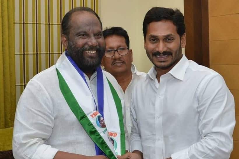 వైసిపిలో పండుల రవీంద్రబాబుకు సీటు చిక్కులు
