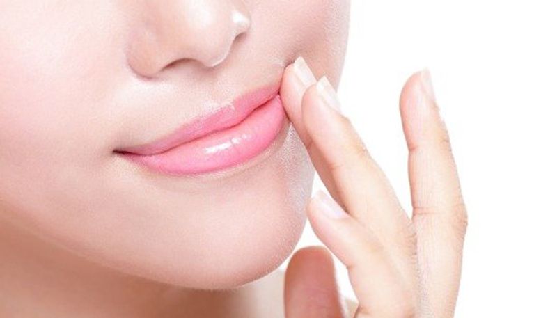 How To Take Care of Your Lips Naturally in Winter