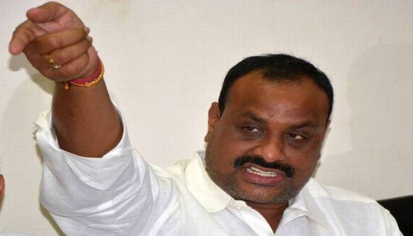 మంత్రి అచ్చెన్నాయుడు వెనుకంజ: లీడింగ్ లో వైసీపీ అభ్యర్థి తిలక్