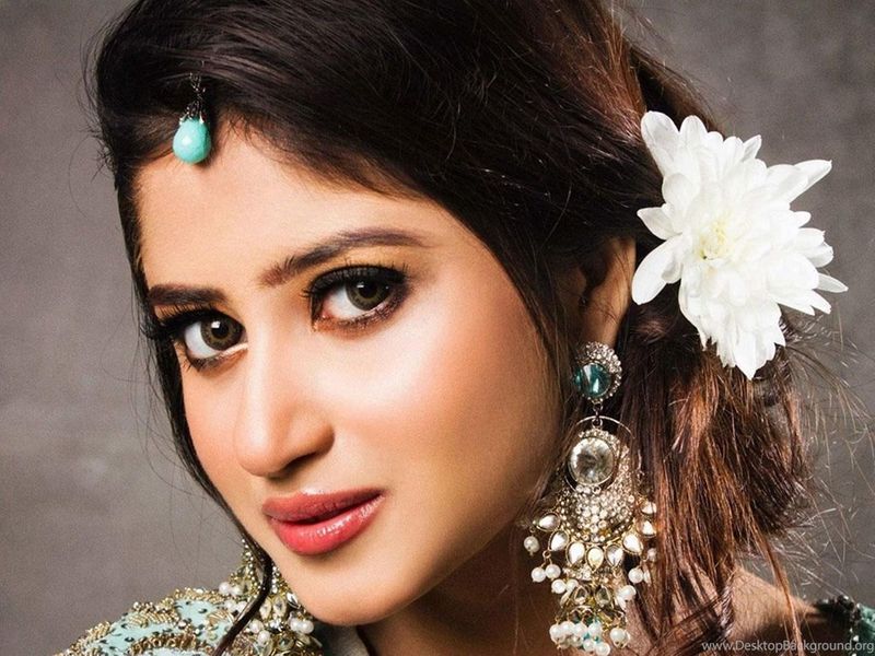 Sridevis third daughter is now beigest paid actress in Pakistan bni