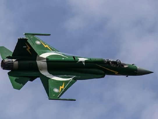 Two Pakistan fighter jet crossed border, Indian air force pressurize to turn back
