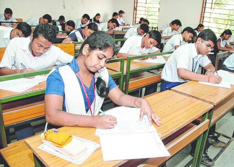 Karnataka 6.73 lakh students appear  preuniversity exams