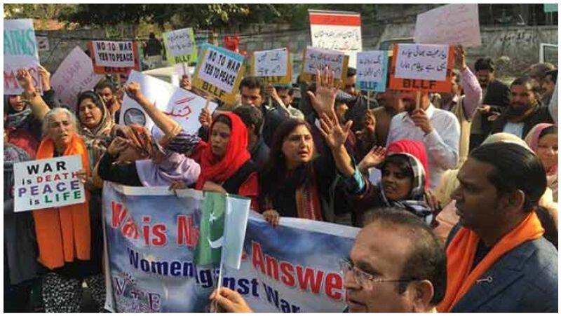 lahore protest against war