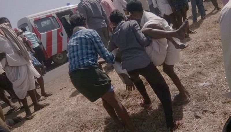 4  killed, several injured as Trackater overturns near gangavathi