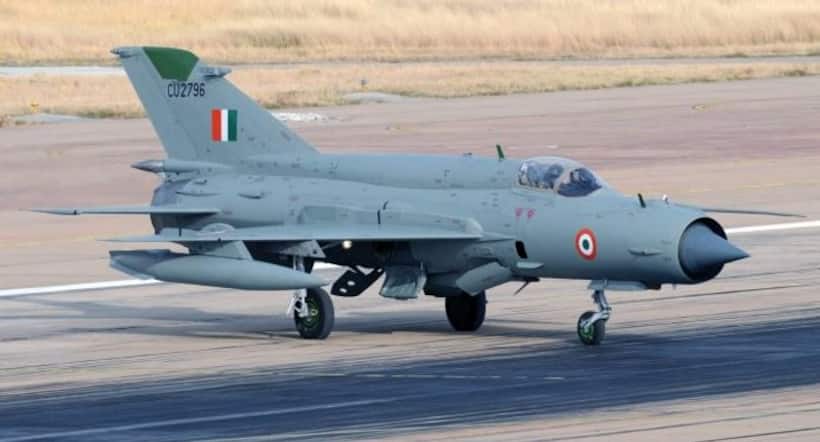 राजस्थान में मिग 21 विमान क्रैश, पायलट सुरक्षित, पक्षी के टकराने से हुआ हादसा