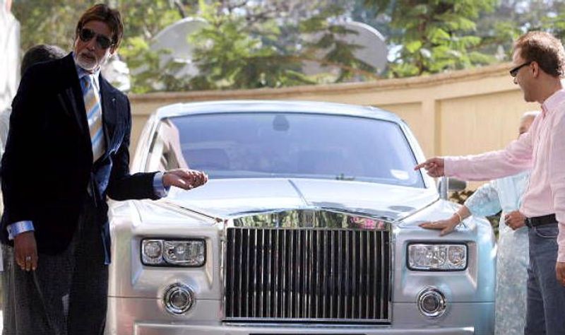 Amitab bachchan sells his Director Vinod chopra gifted rolls Royce car