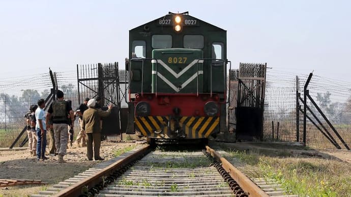 ৫ ঘণ্টা দেরি, অবশেষে পাকিস্তানের উদ্দেশ্যে রওনা দিল সমঝোতা এক্সপ্রেস