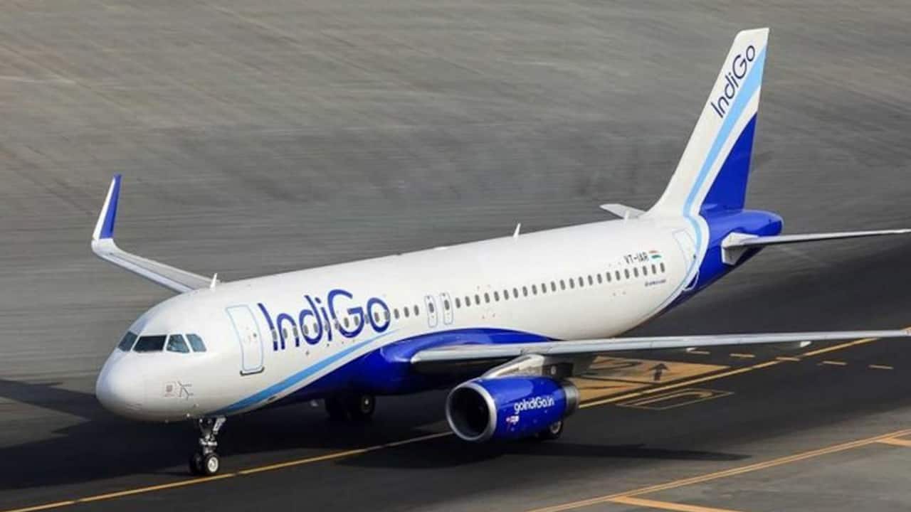 IndiGo passengers stranded in Bengaluru Airport for nearly an hour due to technical issues