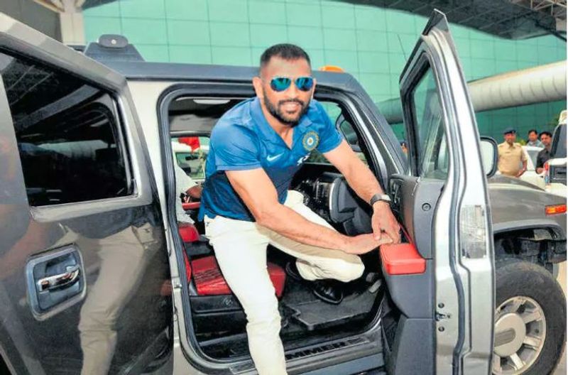 MS Dhoni surprise team mates with his hummer car in ranchi