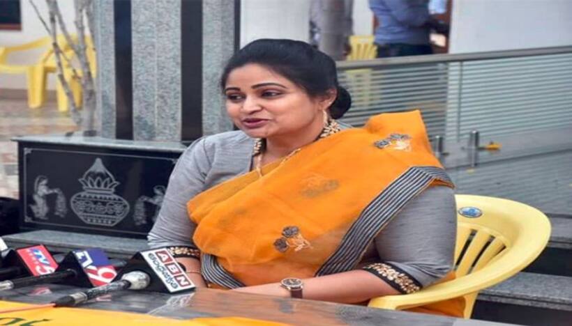 చంద్రబాబు అరెస్ట్‌ను ఖండించిన నటి దివ్యవాణి