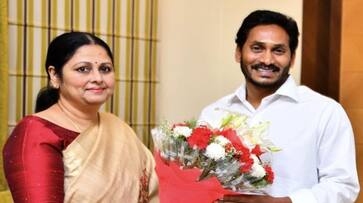 Popular Telugu actor Jayasudha joins YSR Congress