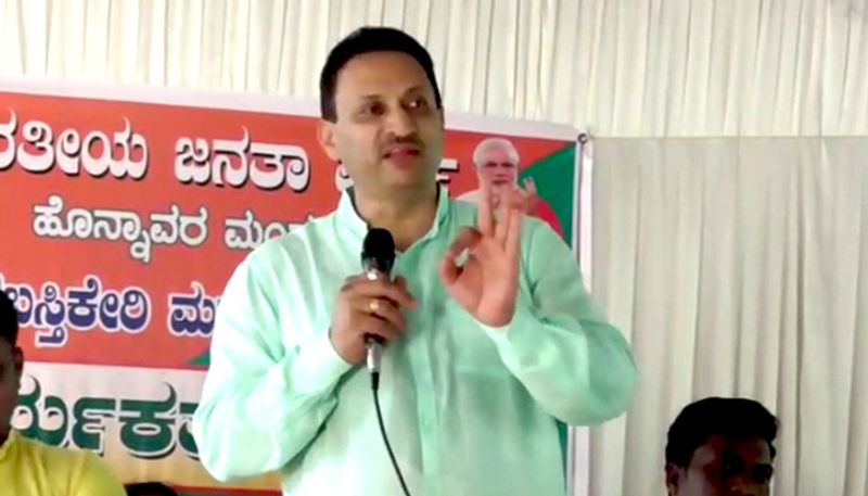 mp ananth kumar hegde controversial statement against gandhi family gow