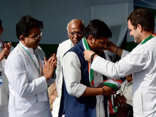 Patidar Leader Hardik Patel Joins Congress In Presence Of Rahul and Sonia Gandhi