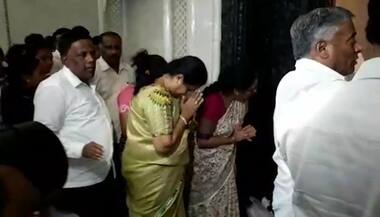 Bangalore South candidate Tejaswini Ananth Kumar visits Siddaganga Mutt ahead of poll campaign