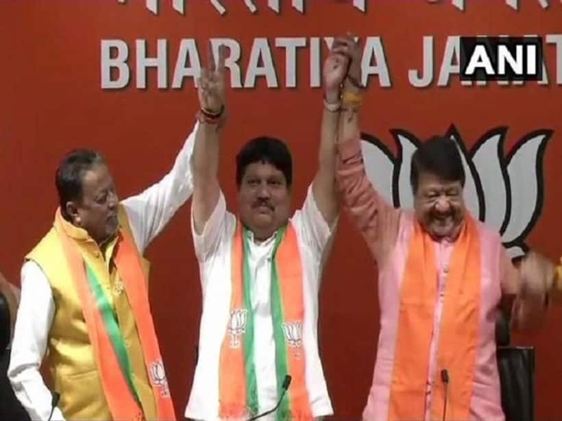 ममता बनर्जी के इस विधायक ने पकड़ लिया बीजेपी का दामन