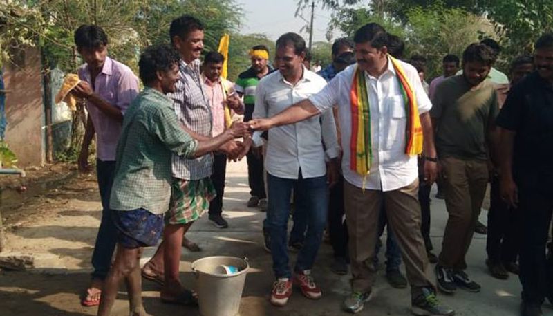 TDP Leader dhulipalla narendra kumar participated in amaravati farmer protest