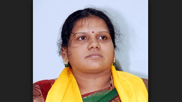 Former minister pitala sujatha slams ys jagan over doctor sudhakar issue