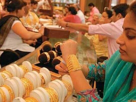 Gold price may slash soon, gold buyer should wait