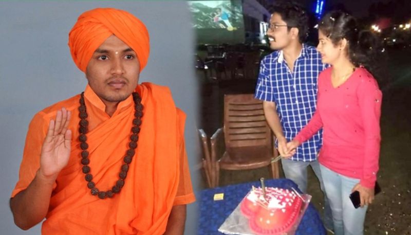 Koppal Siddalinga Swamiji Photo With Girlfriend Goes Viral