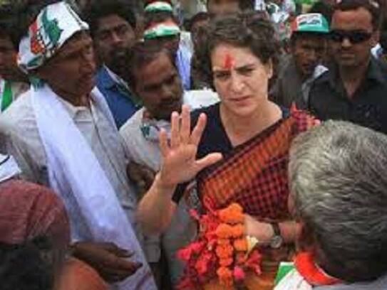 Priyanka Gandhi will visit amethi before raebareli due to revolt in Rahul gandhis seat