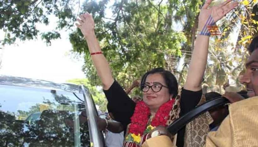 Flanked by Yash, Doddanna, Sumalatha files nomination with minorities'  support
