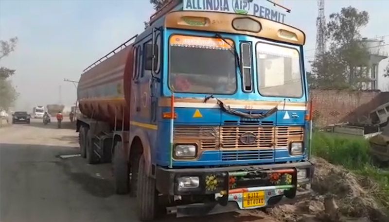 Truck Inter Lock on Main Road in Narasinharajapura