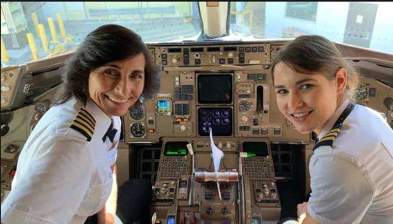 mother and daughter flying plane twitter call it inspirational for women in usa