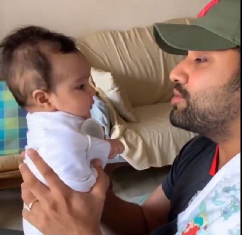 Rohit sharma sung the lyrics of Asli Hip Hop from Gully Boy with his daughter Samaira