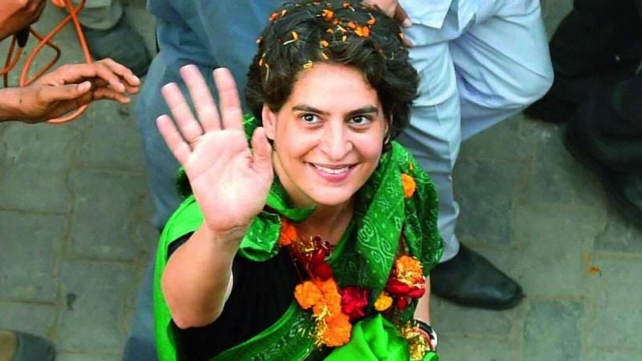 प्रियंका बनी आम आदमी, नाव के बाद अब ट्रेन से करेंगी यात्रा