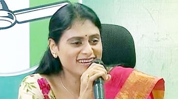 Fan shakes YSRCP leader Sharmila's hand, tries to steal ring