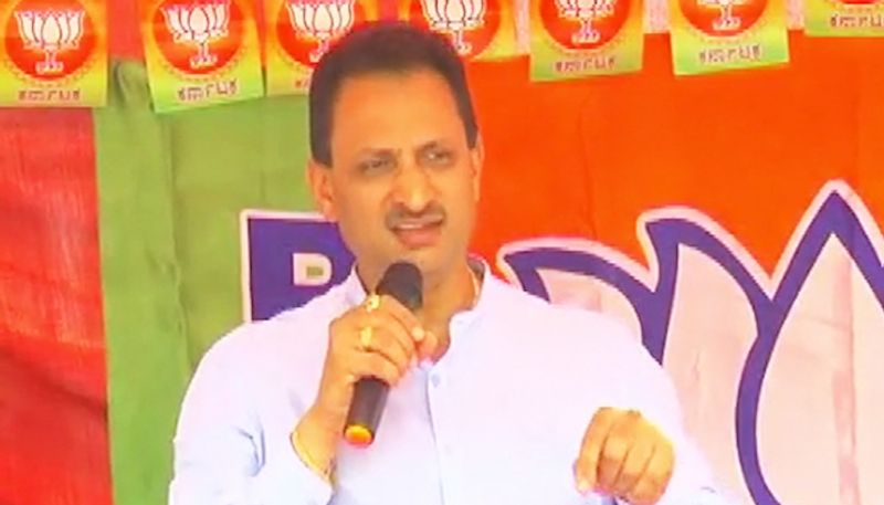 union minister Anant Kumar Hegde slams cm hd kumaraswamy