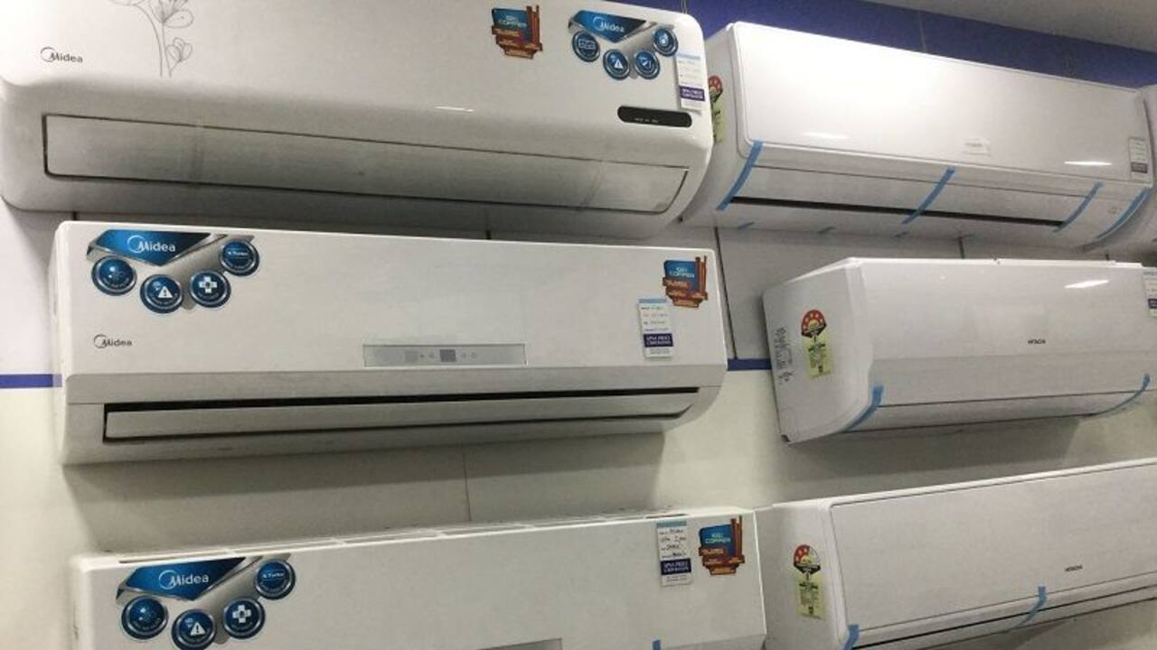 जानें क्यों बाजार में बीस फीसदी सस्ती कीमत पर मिल रहे हैं एसी-फ्रिज