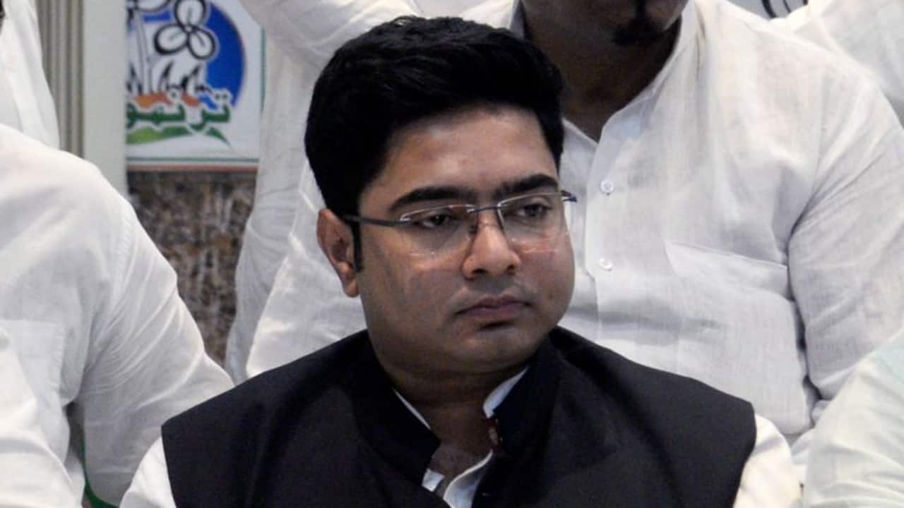 फिर विवाद में घिरे बंगाल की सीएम ममता के भतीजे अभिषेक बनर्जी