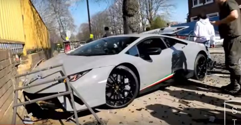 Lamborghini car crashed after 2 seconds of purchase Video viral